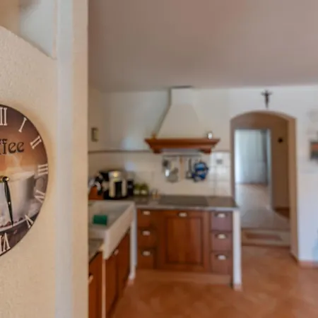 Dom wakacyjny Domi, A Wonderful And Cozy Retreat Near Pula