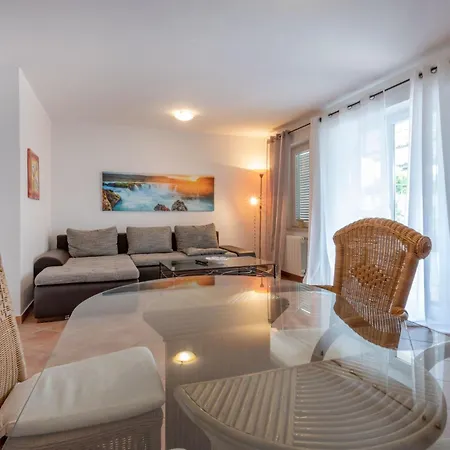 Domi, A Wonderful And Cozy Retreat Near Pula Holiday home *