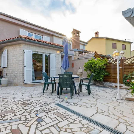 Holiday home Domi, A Wonderful And Cozy Retreat Near Pula *