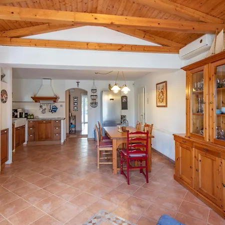Domi, A Wonderful And Cozy Retreat Near Pula Holiday home *