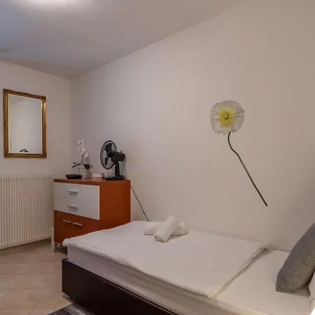 Domi, A Wonderful And Cozy Retreat Near Pula Banjole