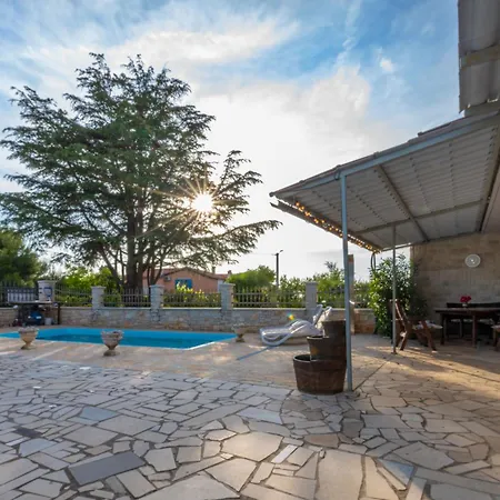 Domi, A Wonderful And Cozy Retreat Near Pula Holiday home