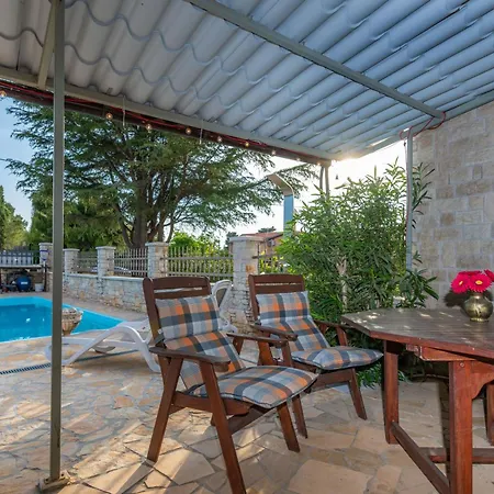 Domi, A Wonderful And Cozy Retreat Near Pula Holiday home *