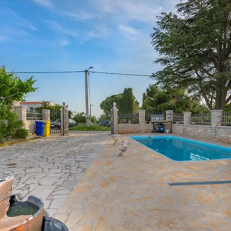 Domi, A Wonderful And Cozy Retreat Near Pula Holiday home