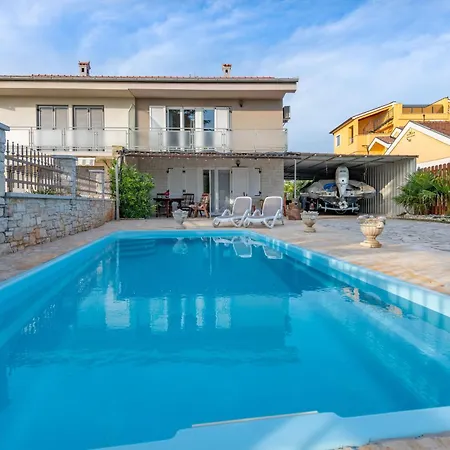 Holiday home Domi, A Wonderful And Cozy Retreat Near Pula *