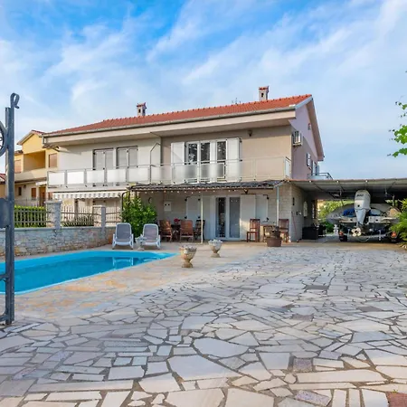 Domi, A Wonderful And Cozy Retreat Near Pula *