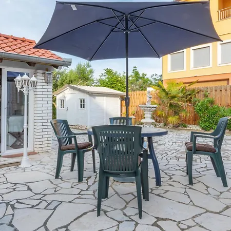Holiday home Domi, A Wonderful And Cozy Retreat Near Pula